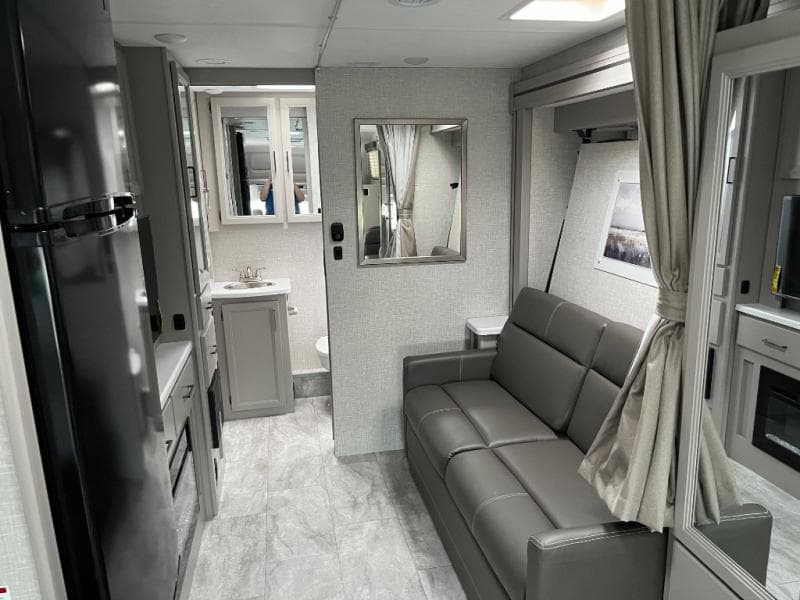 2025 Thor Motor Coach 2025 Thor Motor Coach Quantum - thumbnail 24