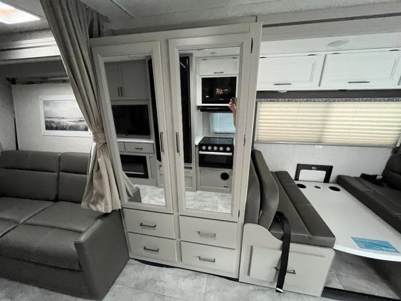 2025 Thor Motor Coach 2025 Thor Motor Coach Quantum - thumbnail 25