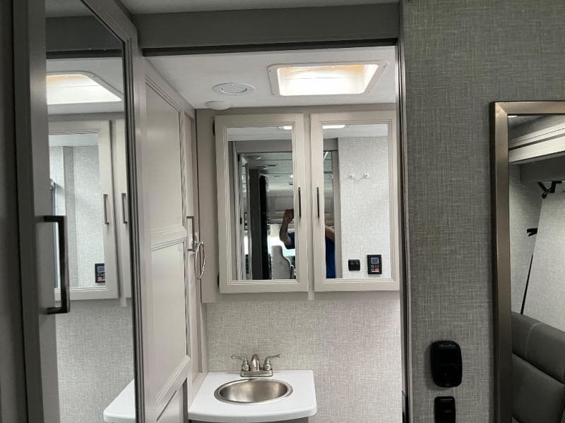 2025 Thor Motor Coach 2025 Thor Motor Coach Quantum - thumbnail 38