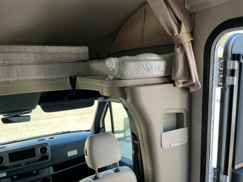 2025 Winnebago 2025 Winnebago Navion - thumbnail 16