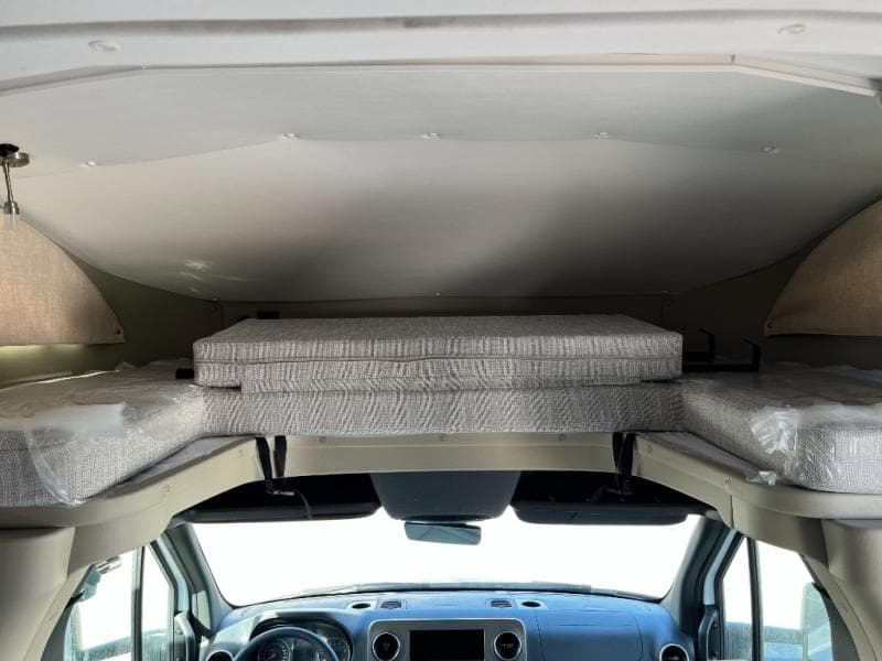 2025 Winnebago 2025 Winnebago Navion - thumbnail 17