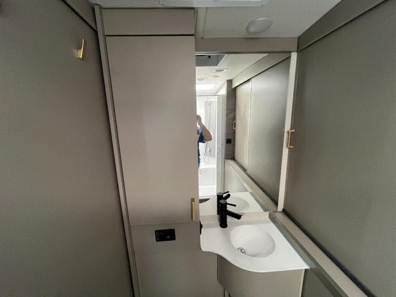 2025 Winnebago 2025 Winnebago Navion - thumbnail 25