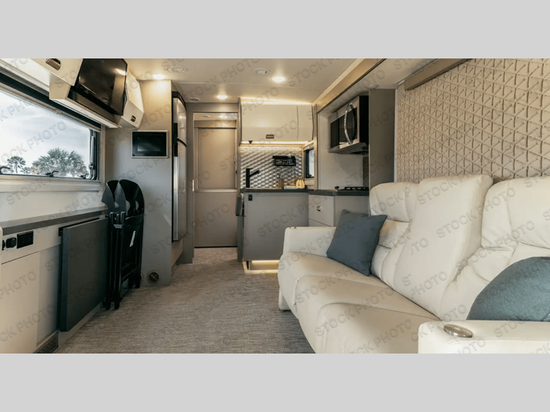 2025 Winnebago 2025 Winnebago Navion - thumbnail 36