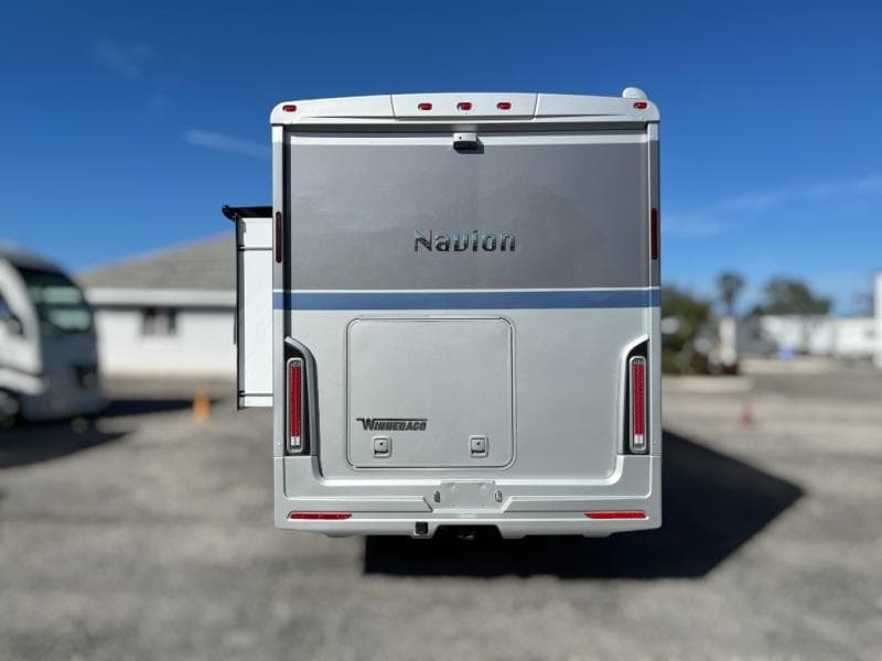 2025 Winnebago 2025 Winnebago Navion - thumbnail 8