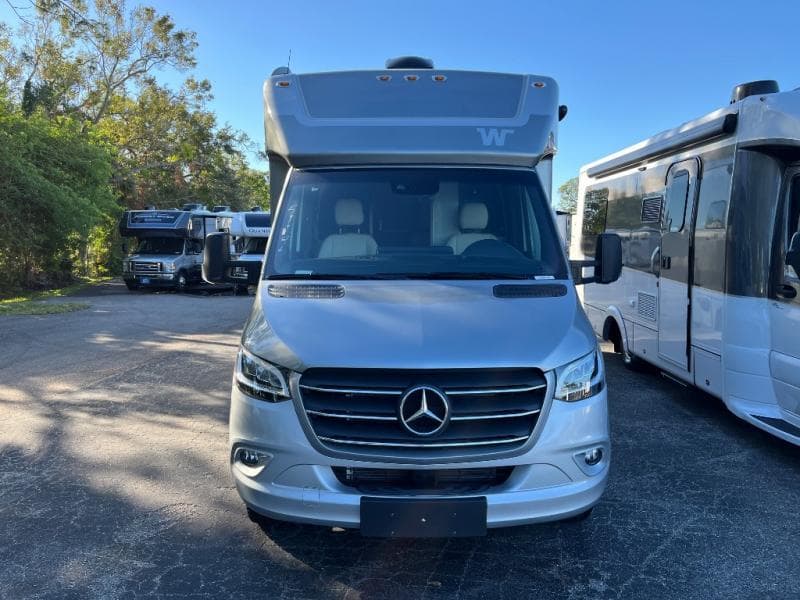 2025 Winnebago 2025 Winnebago Navion - thumbnail 3