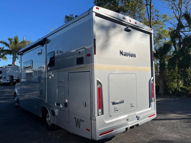 2025 Winnebago 2025 Winnebago Navion - thumbnail 6