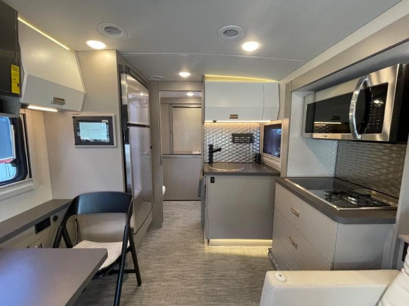 2025 Winnebago 2025 Winnebago View - thumbnail 13