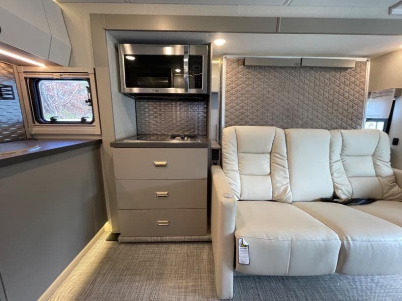 2025 Winnebago 2025 Winnebago View - thumbnail 12