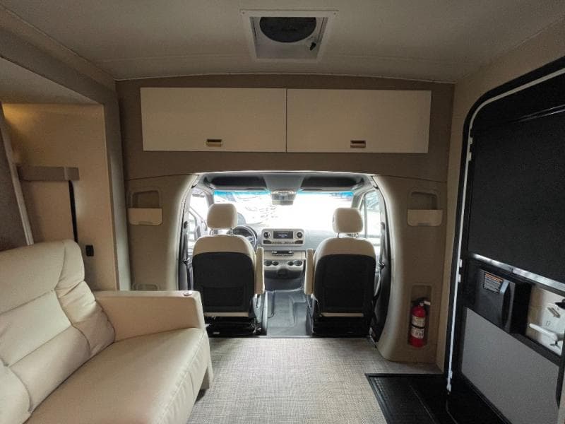 2025 Winnebago 2025 Winnebago View - thumbnail 11