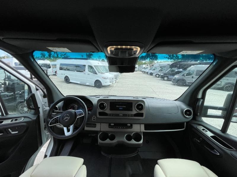 2025 Winnebago 2025 Winnebago View - thumbnail 10