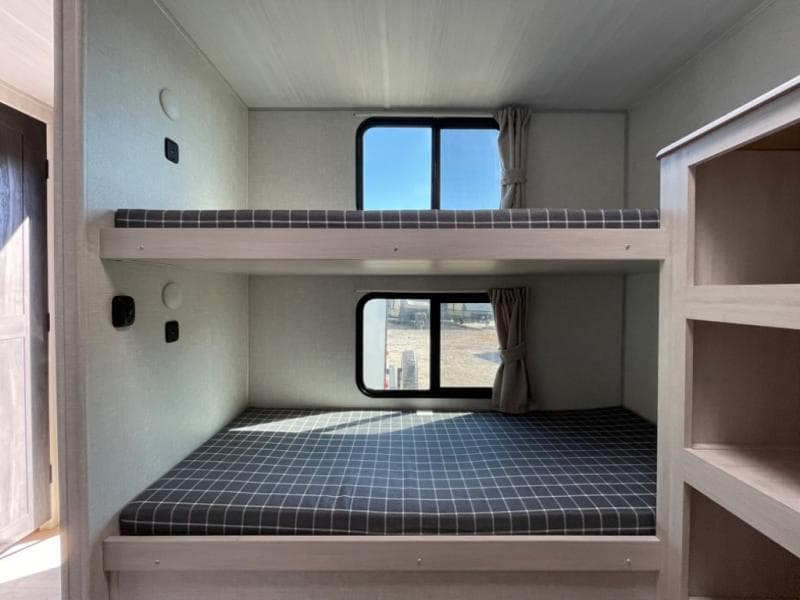 2025 Forest River 2025 Forest River Surveyor Legend - thumbnail 17