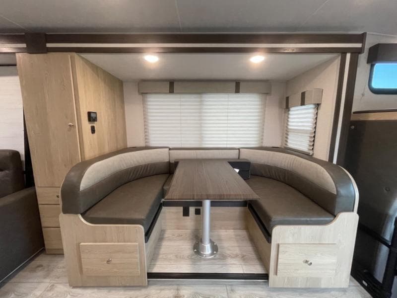 2025 Coachmen 2025 Coachmen Leprechaun - thumbnail 20