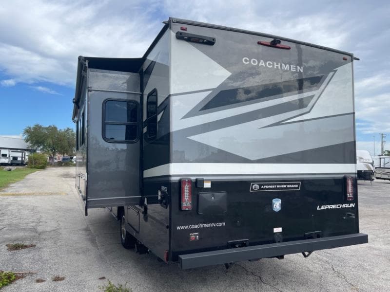 2025 Coachmen 2025 Coachmen Leprechaun - thumbnail 6