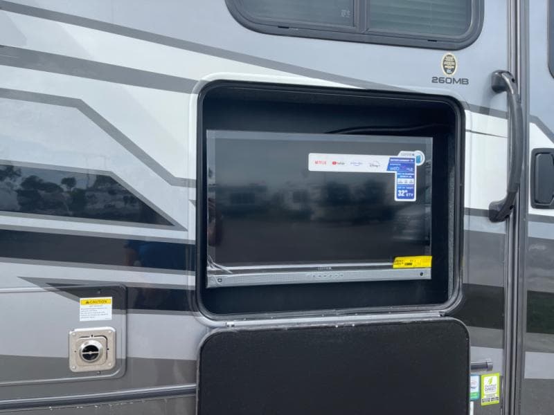 2025 Coachmen 2025 Coachmen Leprechaun - thumbnail 10