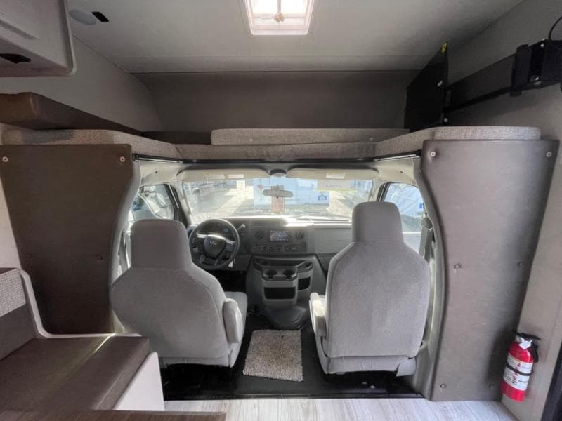 2025 Coachmen 2025 Coachmen Freelander - thumbnail 11