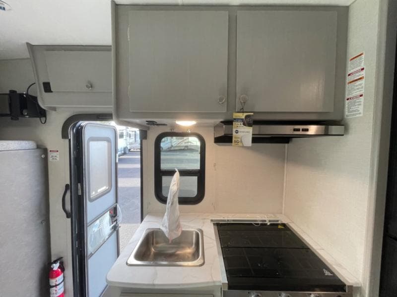 2025 Coachmen 2025 Coachmen Freelander - thumbnail 13