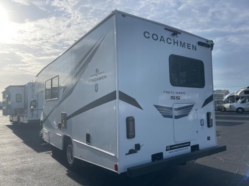 2025 Coachmen 2025 Coachmen Freelander - thumbnail 6