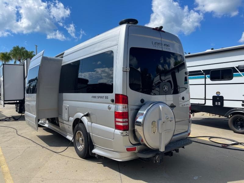 2014 Leisure Travel Vans 2014 Leisure Travel Vans Free Spirit - thumbnail 4