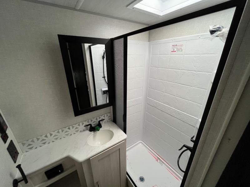 2025 Surveyor Legend 2025 Surveyor Legend Surveyor Legend - thumbnail 12