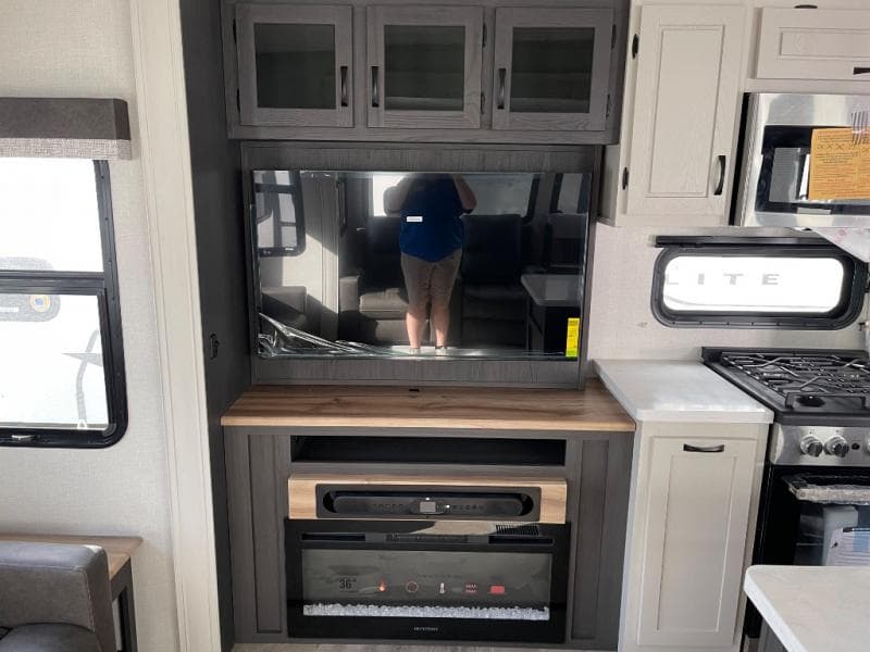 2025 Coachmen 2025 Coachmen Brookstone - thumbnail 17