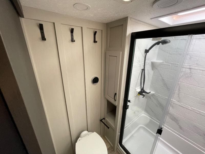 2025 Coachmen 2025 Coachmen Brookstone - thumbnail 26