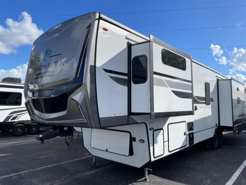 2025 Coachmen 2025 Coachmen Brookstone - thumbnail 4