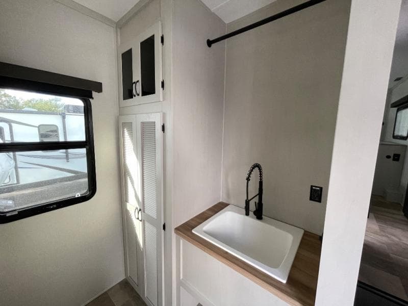 2025 Coachmen 2025 Coachmen Brookstone - thumbnail 10