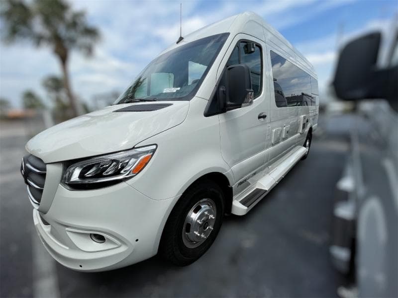 2025 Pleasure-Way 2025 Pleasure-Way Plateau - thumbnail 4