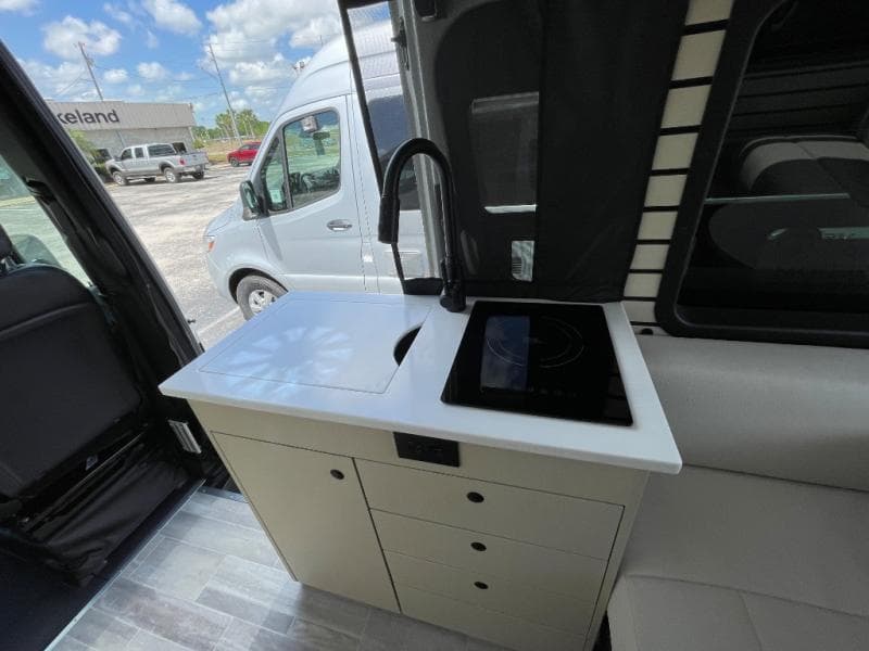 2025 Pleasure-Way 2025 Pleasure-Way Ascent - thumbnail 10