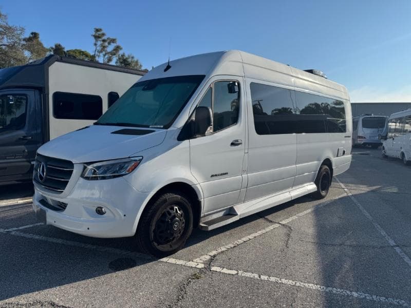 2025 Coachmen 2025 Coachmen Galleria - thumbnail 3