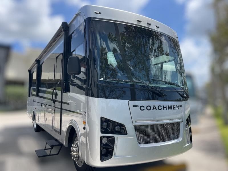 2025 Coachmen Mirada 33SS