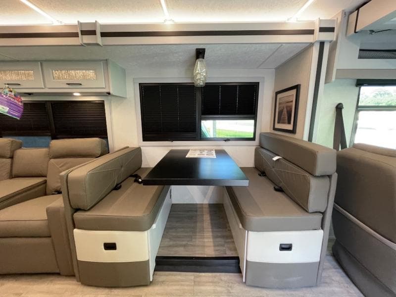 2025 Coachmen 2025 Coachmen Mirada - thumbnail 9