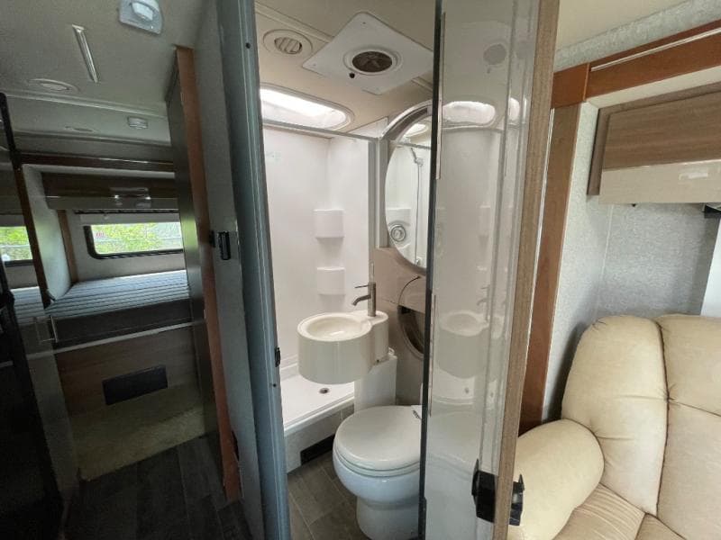 2019 Winnebago 2019 Winnebago Navion - thumbnail 20