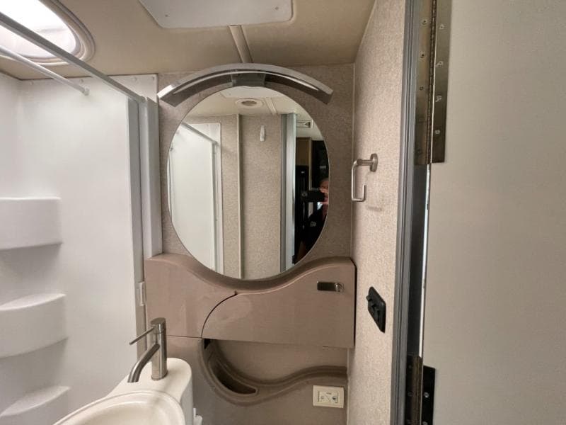 2019 Winnebago 2019 Winnebago Navion - thumbnail 21