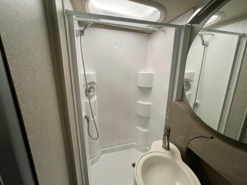 2019 Winnebago 2019 Winnebago Navion - thumbnail 25