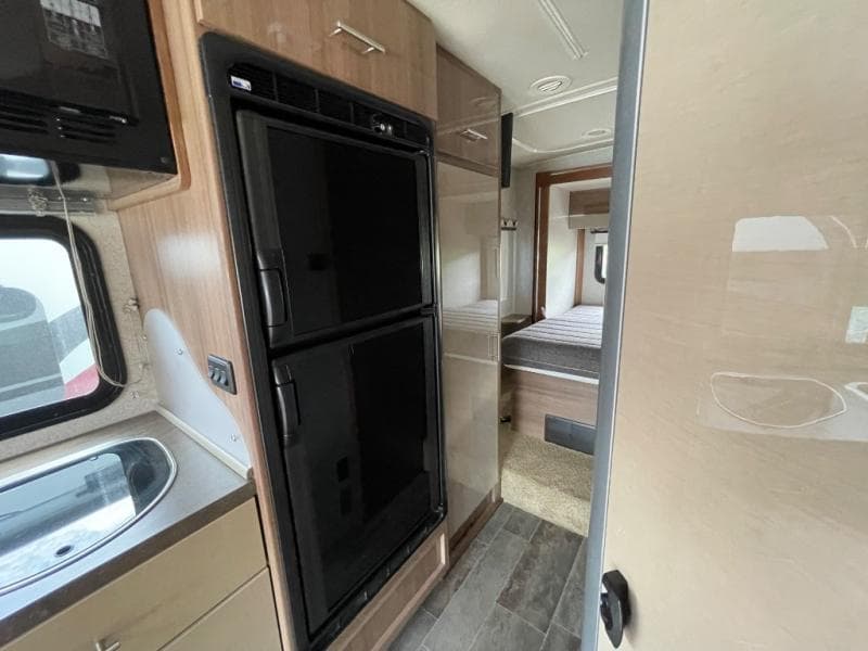 2019 Winnebago 2019 Winnebago Navion - thumbnail 26