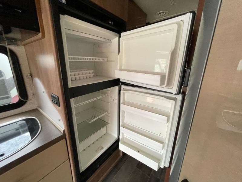 2019 Winnebago 2019 Winnebago Navion - thumbnail 27