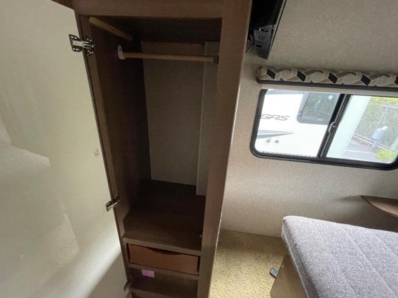 2019 Winnebago 2019 Winnebago Navion - thumbnail 31