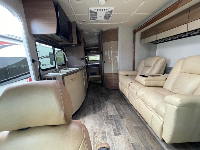 2019 Winnebago 2019 Winnebago Navion - thumbnail 39
