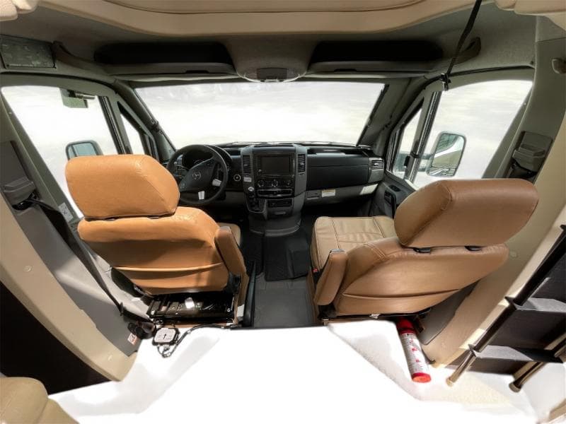 2019 Winnebago 2019 Winnebago Navion - thumbnail 8