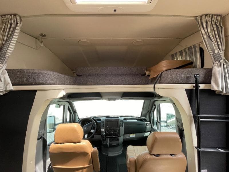 2019 Winnebago 2019 Winnebago Navion - thumbnail 9