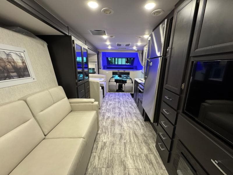 2025 Thor Motor Coach 2025 Thor Motor Coach Magnitude - thumbnail 11