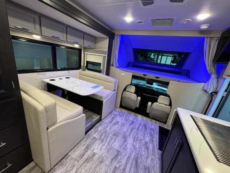2025 Thor Motor Coach 2025 Thor Motor Coach Magnitude - thumbnail 12
