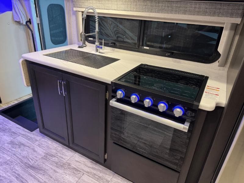 2025 Thor Motor Coach 2025 Thor Motor Coach Magnitude - thumbnail 14