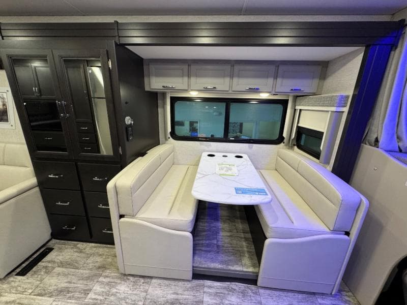 2025 Thor Motor Coach 2025 Thor Motor Coach Magnitude - thumbnail 17