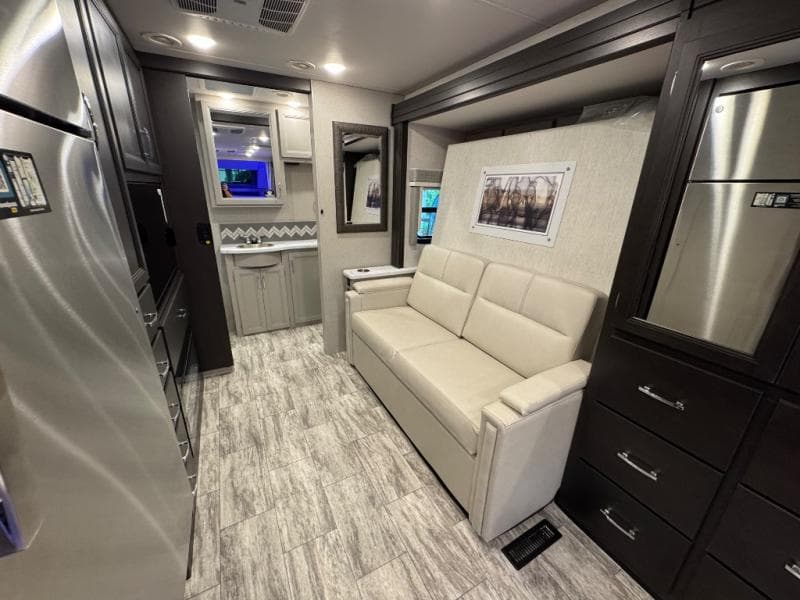 2025 Thor Motor Coach 2025 Thor Motor Coach Magnitude - thumbnail 18