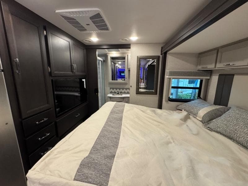 2025 Thor Motor Coach 2025 Thor Motor Coach Magnitude - thumbnail 21