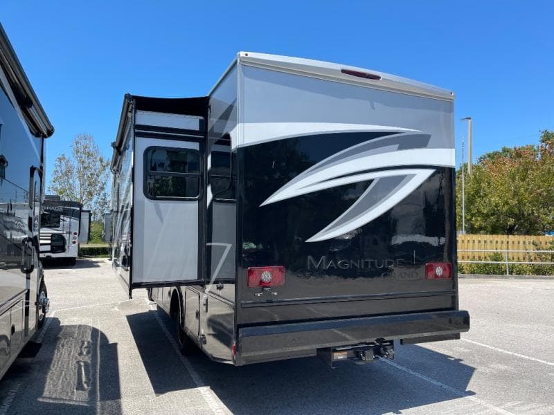 2025 Thor Motor Coach 2025 Thor Motor Coach Magnitude - thumbnail 6