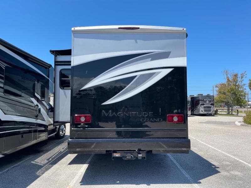 2025 Thor Motor Coach 2025 Thor Motor Coach Magnitude - thumbnail 7