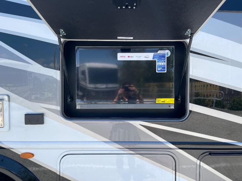 2025 Thor Motor Coach 2025 Thor Motor Coach Magnitude - thumbnail 9